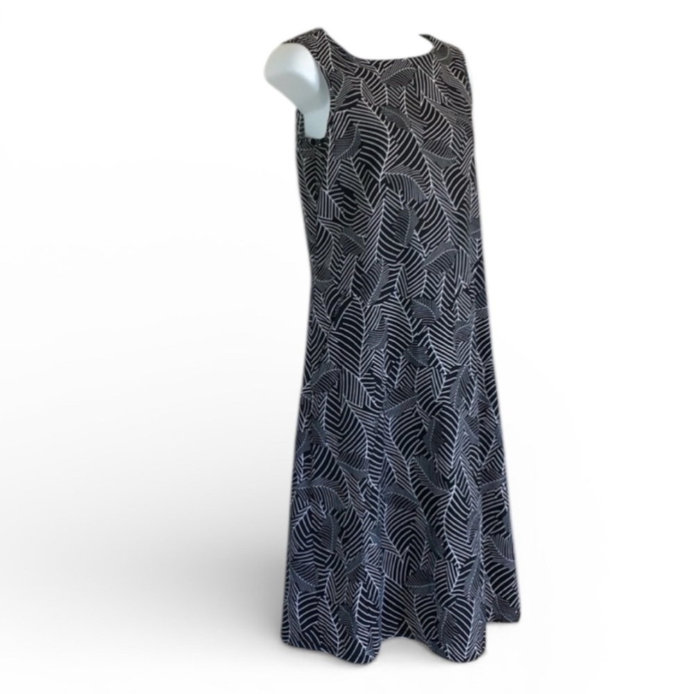 J. JILL sleeveless dress black/white print, linen blend, two slit pocket. XS